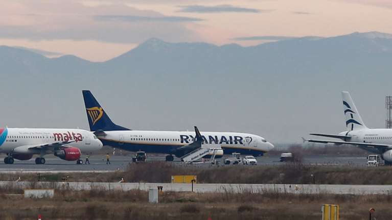 Συναγερμός στο &quot;Μακεδονία&quot;: Αναγκαστική προσγείωση πτήσης από το Βερολίνο μετά από ένδειξη για φωτιά