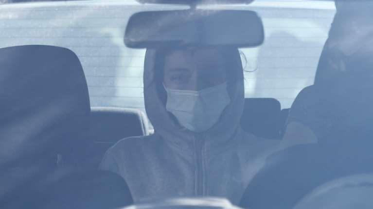 Κολωνός: Μηνύματα σοκ της μητέρας με τη 12χρονη - Πιέζει το παιδί να της βρει λεφτά για &quot;μαύρο και τσιγάρα&quot;