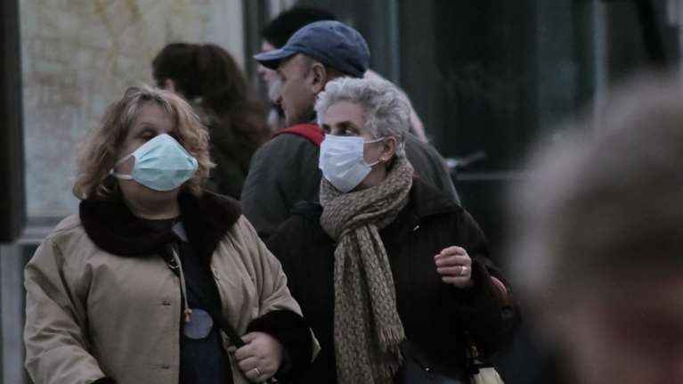 Έξαρση της γρίπης, του κορονοϊού και της γαστρεντερίτιδας - Σαρώνουν οι ιώσεις του αναπνευστικού