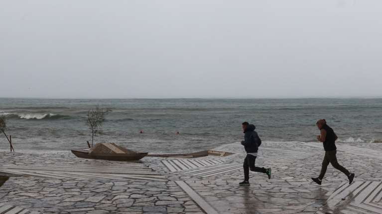 Κακοκαιρία: Ποιες περιοχές είναι στο επίκεντρο - Συνεδρίασε η Επιτροπή Εκτίμησης Κινδύνου - Σε επιφυλακή η Πολιτική Προστασία