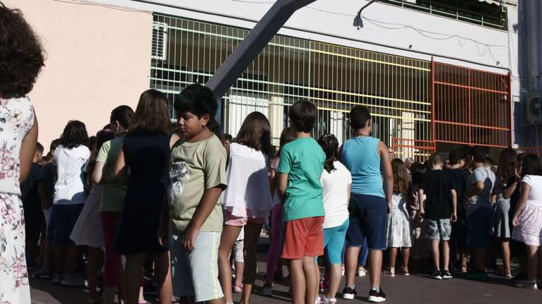 &quot;Πράσινο φως&quot; Τσιόδρα για το άνοιγμα των δημοτικών σχολείων - Τα δύο σενάρια