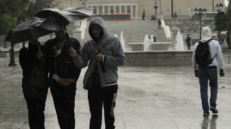 Έκτακτο δελτίο επιδείνωσης καιρού με βροχές και καταιγίδες από την Τρίτη: Πότε θα &quot;χτυπήσουν&quot; την Αττική
