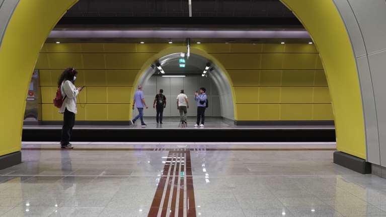 Συναγερμός στο Μετρό: 47χρονη προσπάθησε να αυτοκτονήσει και έπεσε στις γραμμές στο Αιγάλεω