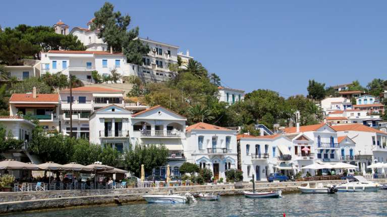 Κορονοϊός- Ικαρία: Η κοπέλα του 25χρονου έτρεχε και απολύμαινε ότι εκείνος ακουμπούσε [βίντεο]