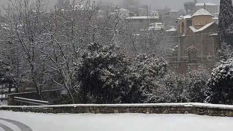 Ψυχρή εισβολή τις επόμενες ημέρες, με πυκνές χιονοπτώσεις και τσουχτερό κρύο - Μισό μέτρο χιόνι σε 5 πόλεις "βλέπει" ο Τσατραφύλλιας