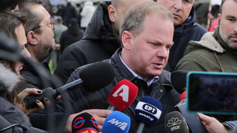 Ήρθε η ώρα του Καραμανλή για να μιλήσει, "βαρίδι" για τον Μητσοτάκη η υποψηφιότητά του