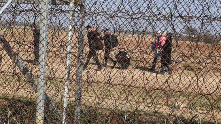 Συναγερμός για μεγάλο κύμα μεταναστών στον Έβρο - Η Τουρκία διώχνει Σύριους από την Κωνσταντινούπολη