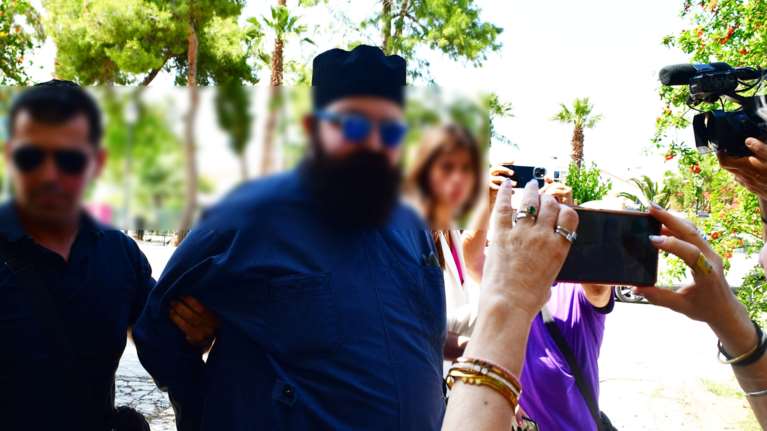 Ο σάτυρος ιερέας της Ερμιονίδας έστελνε και σε άλλους ροζ βίντεο - &quot;Κατά λάθος&quot; η παρενόχληση 12χρονου, λέει ο ίδιος