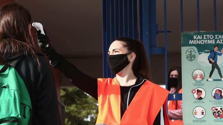Άνοιγμα σχολείων: Συνεδρίαση της επιτροπής λοιμωξιολόγων με την Κεραμέως - &quot;Κλειδώνει&quot; για τις 14 Σεπτεμβρίου