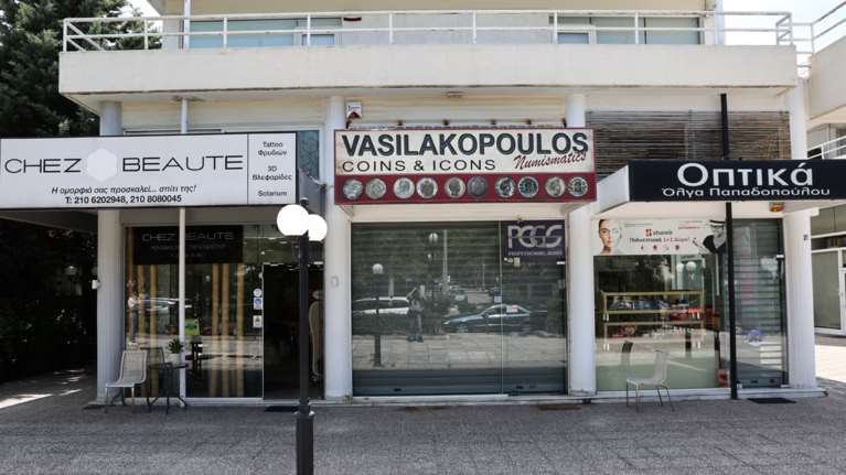 Κηφισιά: Οι πρώτες εικόνες από το ριφιφί σε κατάστημα με σπάνια νομίσματα - Καλά διαβασμένοι οι δράστες