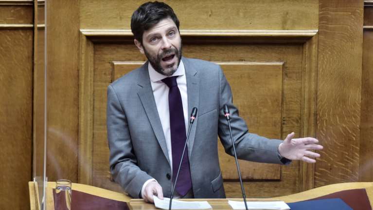 Γιατρομανωλάκης για τους καλλιτέχνες: Η ΚΥΑ απαντά στο μισθολογικό αίτημα που έθεσαν στο Μαξίμου