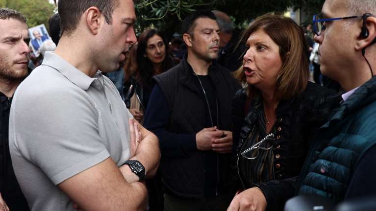 Επεισόδιο με Κασσελάκη και διαδηλώτρια: &quot;Η Αριστερά πρόδωσε τον λαό- Φταίνε τα μνημόνια, ήταν δύσκολη η θέση μας&quot;