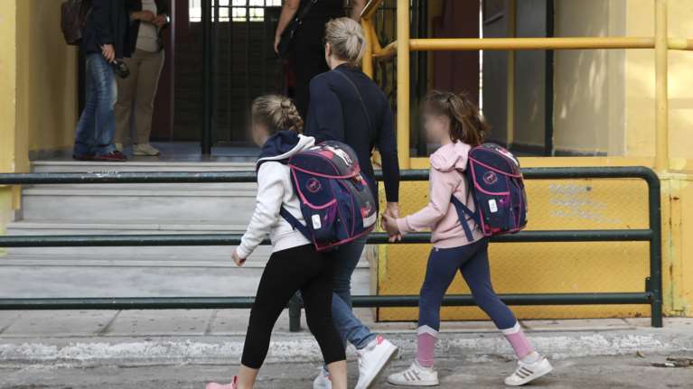 Ανοιγμα σχολείων με μάσκες - Στο τραπέζι η μετάθεση της έναρξης - Όλα όσα πρέπει να ξέρουν οι γονείς