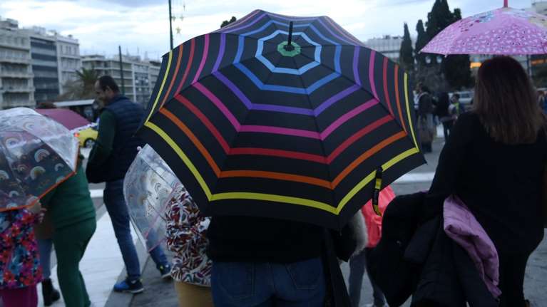 Άστατος ο καιρός σήμερα με λασποβροχές, καταιγίδες και πτώση της θερμοκρασίας - Πού θα είναι έντονα τα φαινόμενα