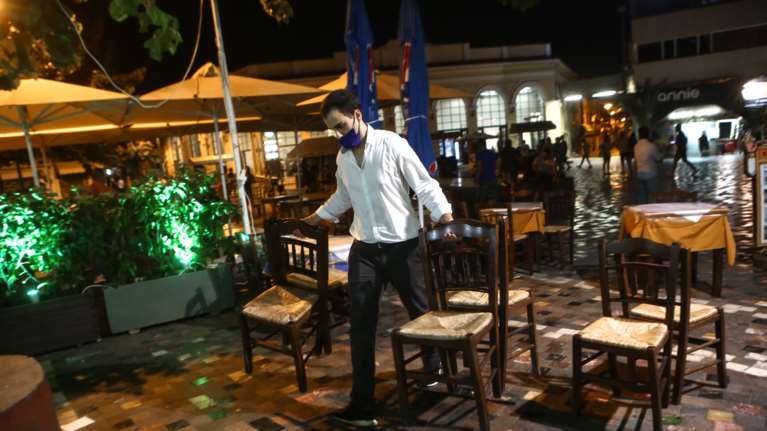 Κορονοϊός: Για το μέτρο της αναλογίας πελατών ανά τ.μ. διαμαρτύρονται οι επιχειρηματίες της εστίασης