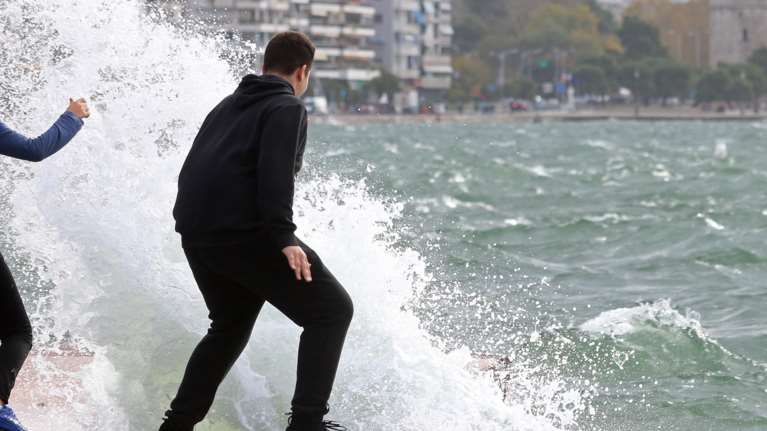 Καιρός: Μεγάλη Εβδομάδα με πολύ ισχυρούς ανέμους, ζέστη και βροχές - Πώς θα κάνουμε Πάσχα