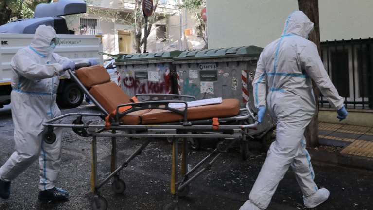 Ασύμμετρη απειλή για την Αθήνα ο κορονοϊός: Ρεκόρ κρουσμάτων και έκρηξη διασωληνωμένων