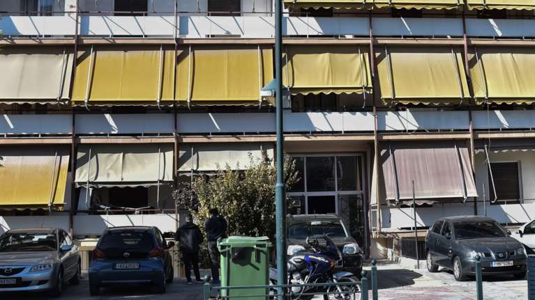 Αγρια δολοφονία 50χρονης στην Αγία Βαρβάρα: Τη βασάνισαν και μετά την μαχαίρωσαν - Μυστήριο η εξαφάνιση της 15χρονης κόρης της