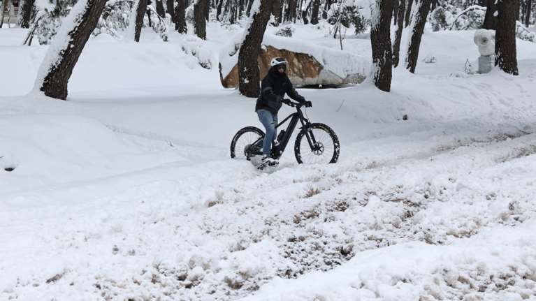 Σε εξέλιξη η κακοκαιρία: Τσουχτερό κρύο και θυελλώδεις άνεμοι σε όλη τη χώρα - Οι 8 πόλεις που θα χιονίσει τις επόμενες ώρες