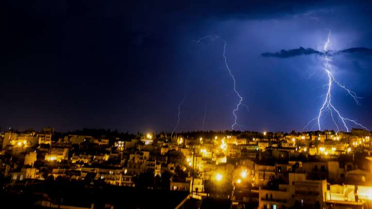 Κακοκαιρία &quot;Κίρκη&quot;: Έκτακτες οδηγίες από την Πολιτική Προστασία - &quot;Αποφύγετε κάθε περιττή μετακίνηση&quot;