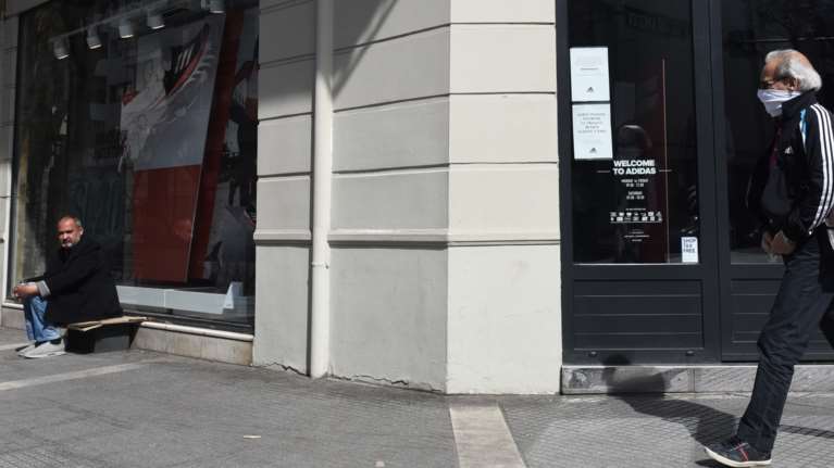 &quot;Αντιβίωση&quot; 15 δισ. ευρώ στην οικονομία με επέκταση δικαιούχων των 800€, πάγωμα φόρων, εισφορών και δανείων