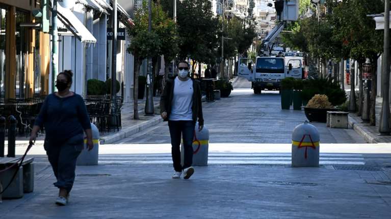 Κρίσιμη συνεδρίαση των λοιμωξιολόγων σε λίγη ώρα - &quot;Κοκκινίζουν&quot; Αχαΐα, Εύβοια, Ρέθυμνο - Στο μικροσκόπιο η Θεσσαλονίκη