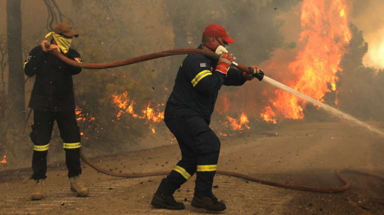 Φωτιά στην Εύβοια: &quot;Κατέβα να βάλεις νερό, θα μας καεί η Γαλατσώνα&quot; - Οι δραματικοί διάλογοι των πυροσβεστών