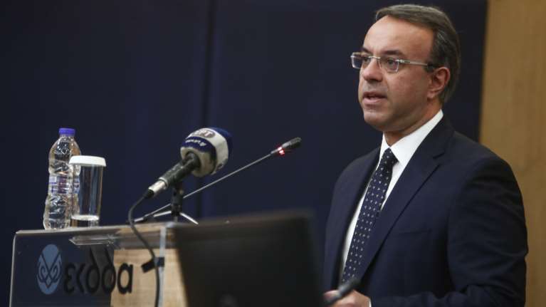 Σταϊκούρας: Ψήφος εμπιστοσύνης  - Με επιτόκιο 1,57% η άντληση 3 δισ. ευρώ από τις αγορές