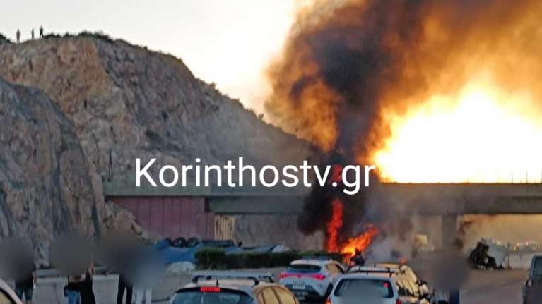 Χάος στην Αθηνών - Κορίνθου: Νταλίκα τυλίχτηκε στις φλόγες - Τραυματίστηκε ο οδηγός [εικόνες]