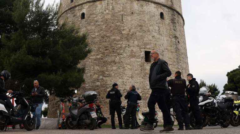 Θεσσαλονίκη: Αυτοκτόνησε ο 34χρονος Κρητικός στον Λευκό Πύργο - Κάμερα δείχνει να παίρνει φόρα και να πηδά στο κενό