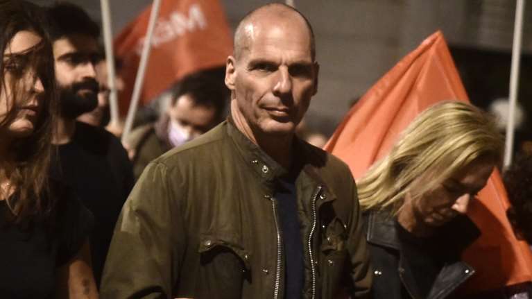 Επίθεση σε Βαρουφάκη: Ποινική δίωξη για κακουργήματα και πλημμελήματα στον 17χρονο - Εχουν ταυτοποιηθεί άλλοι δύο