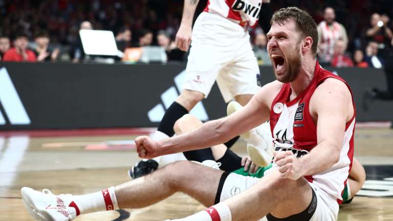 Ολυμπιακός-Παναθηναϊκός 76-74: Νίκη θρίλερ "κλειδώνοντας" μαθηματικά τα play offs- Άσεμνη χειρονομία από Ναν