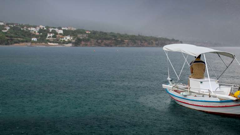 Καιρός: Καλοκαίρι με βροχές και καταιγίδες σήμερα - Πού θα... ανοίξουν οι ουρανοί