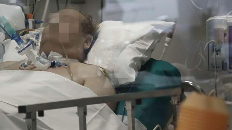 Κορονοϊός: Στο &quot;κόκκινο&quot; με 400 διασωληνωμένους και 59 θανάτους - 2198 νέα κρούσματα