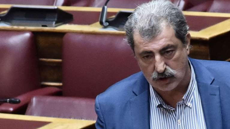Ο Παύλος Πολάκης επιστρέφει θριαμβευτής στην κοινοβουλευτική ομάδα του ΣΥΡΙΖΑ - Επιστολή Ν. Παππά στον Τασούλα