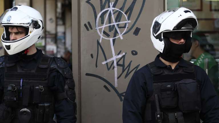 Ζεφύρι: Ανατροπή - Παιδί πυροβόλησε από το μπαλκόνι την 5χρονη - Του είχε δώσει το όπλο ο πατέρας του που συνελήφθη