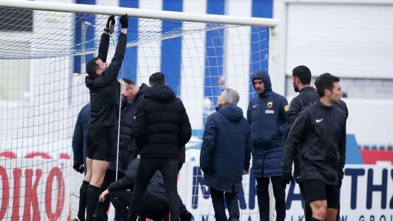 Super League: Αναβλήθηκε το Ατρόμητος-ΑΕΚ, επειδή το ένα τέρμα ήταν... πιο κοντό [βίντεο]