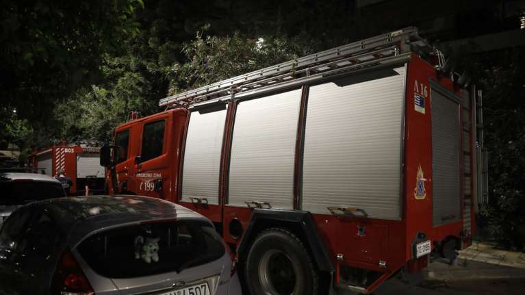 Παραλίγο τραγωδία στη Λάρισα: Αυτοκίνητο "λαμπάδιασε" εν κινήσει - Διασωληνώθηκε 19χρονος