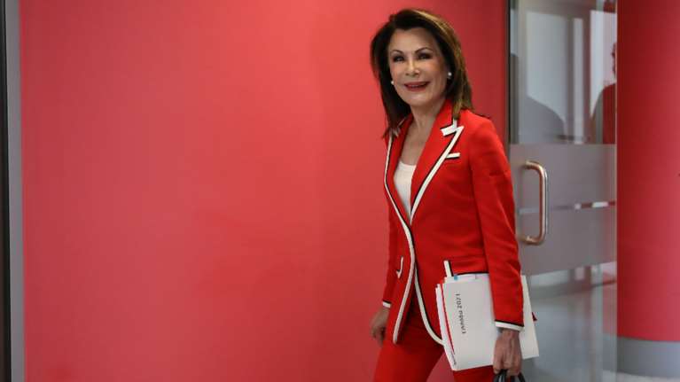 Η Γιάννα Αγγελοπούλου στα κατακόκκινα στη συνάντηση με τον Αλέξη Τσίπρα [εικόνες]