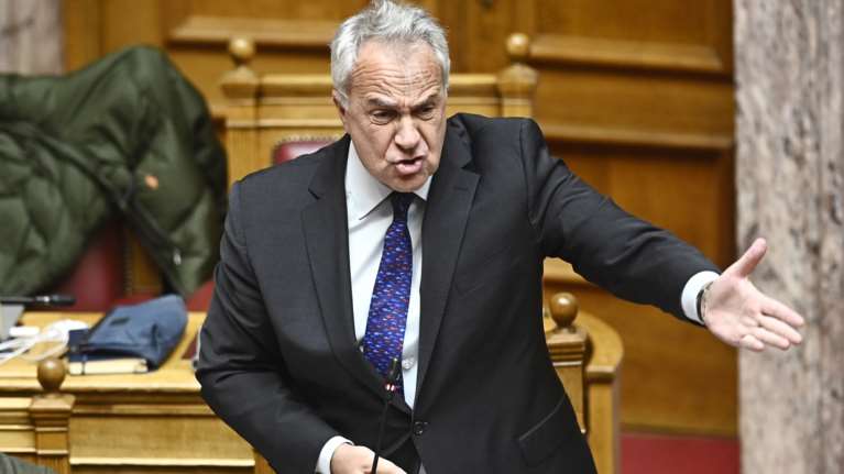 "Έκρηξη" Βορίδη στη Βουλή: "Αν είσαι λεβέντης σήκω όρθιος να πεις ότι η Κυβέρνηση σκότωσε έναν άνθρωπο"