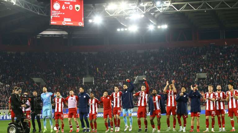 Ο Ολυμπιακός διέλυσε την ΑΕΚ με 6-0 κι &quot;έκλεισε&quot; θέση στον τελικό- Μαγεία από Πάλμα και Όρτα [βίντεο]