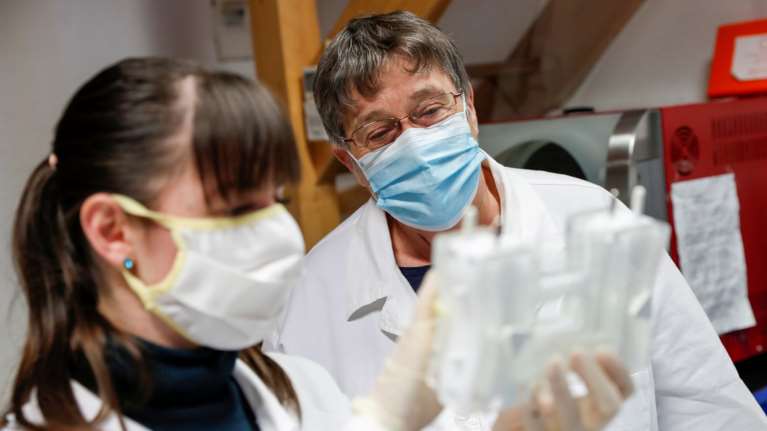 Pfizer/BioNTech: Αποτελεσματικό το εμβόλιο για τη βρετανική μετάλλαξη