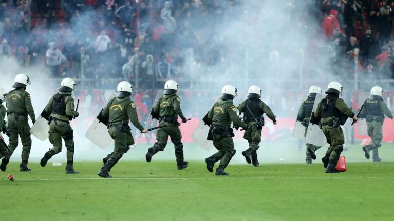 Σκληρή θέση του Ολυμπιακού κατά ΕΠΟ και κυβέρνησης: Ανίκανοι και αλήτες σκότωσαν το ποδόσφαιρο