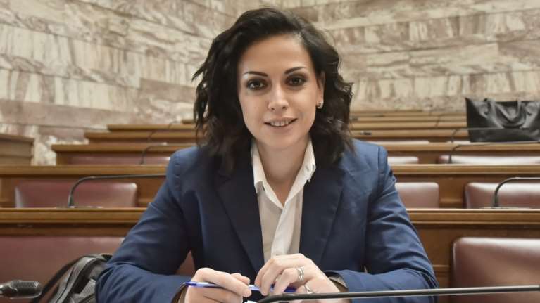 "Ερωτική εξομολόγηση" Ραλλίας Χρηστίδου σε Τσίπρα: Αυτός είναι ο Πρόεδρός μου, που δίνει νόημα στην επιθυμία μου...