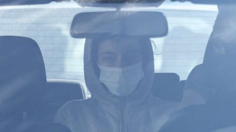 Κολωνός: Η 12χρονη συναντήθηκε στη φυλακή μετά από αρκετούς μήνες με τη μητέρα της - &quot;Δεν ήθελε να φύγει&quot;