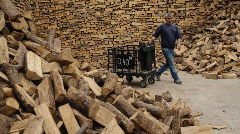 Έρχεται πλαφόν στο περιθώριο κέρδους για καυσόξυλα και πέλετ - Τι είπε ο Αδωνις Γεωργιάδης