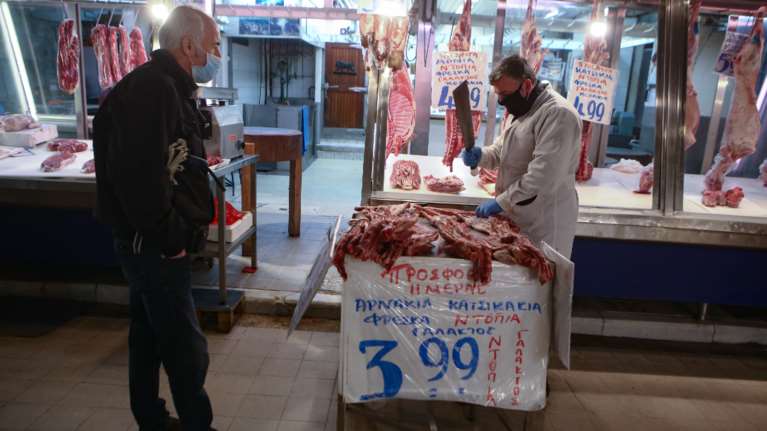 Η κυβέρνηση προχωρά στην καταγραφή αποθεμάτων ενόψει των Πασχαλινών αγορών