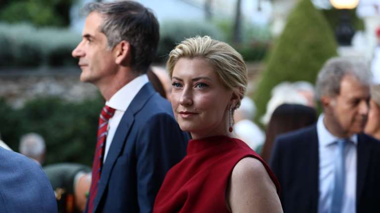 "Έγκυος λίγων εβδομάδων": Η Σία Κοσίωνη ποζάρει στην αρχή της εγκυμοσύνης της