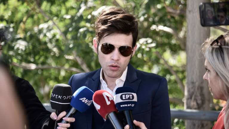 Μένιος Φουρθιώτης: Ποινή φυλάκισης 26 μηνών με αναστολή - Για τις επιθέσεις στο σπίτι του στον Διόνυσο