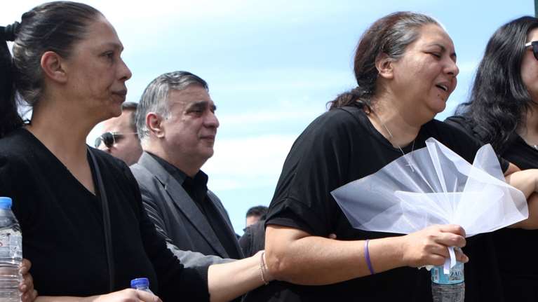 Άγιοι Ανάργυροι: Το κάθαρμα δεν είχε το θάρρος να την κοιτάξει στα μάτια, πισώπλατα τη μαχαίρωσε - Σπαράζει η μητέρα της Κυριακής